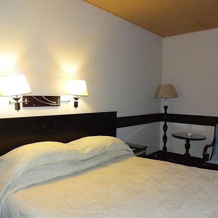 Hotel Leaders Inn Лахор Екстериор снимка