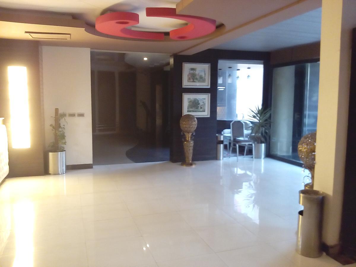 Hotel Leaders Inn Лахор Екстериор снимка
