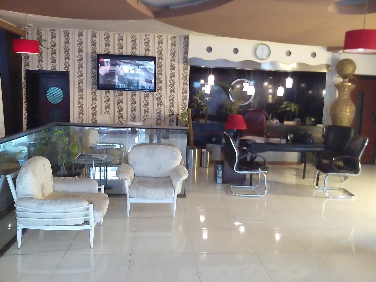 Hotel Leaders Inn Лахор Екстериор снимка