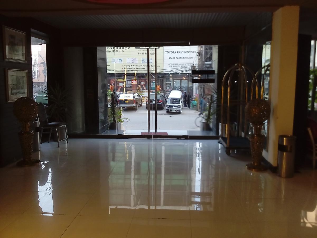 Hotel Leaders Inn Лахор Екстериор снимка