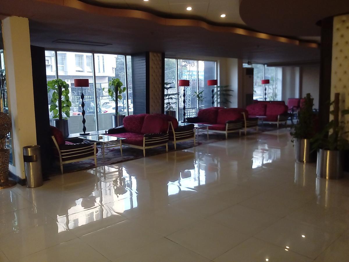 Hotel Leaders Inn Лахор Екстериор снимка